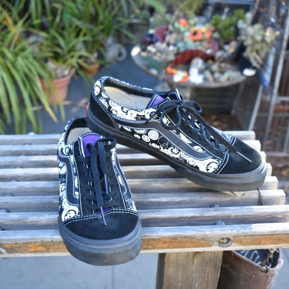 vans shoes skull design